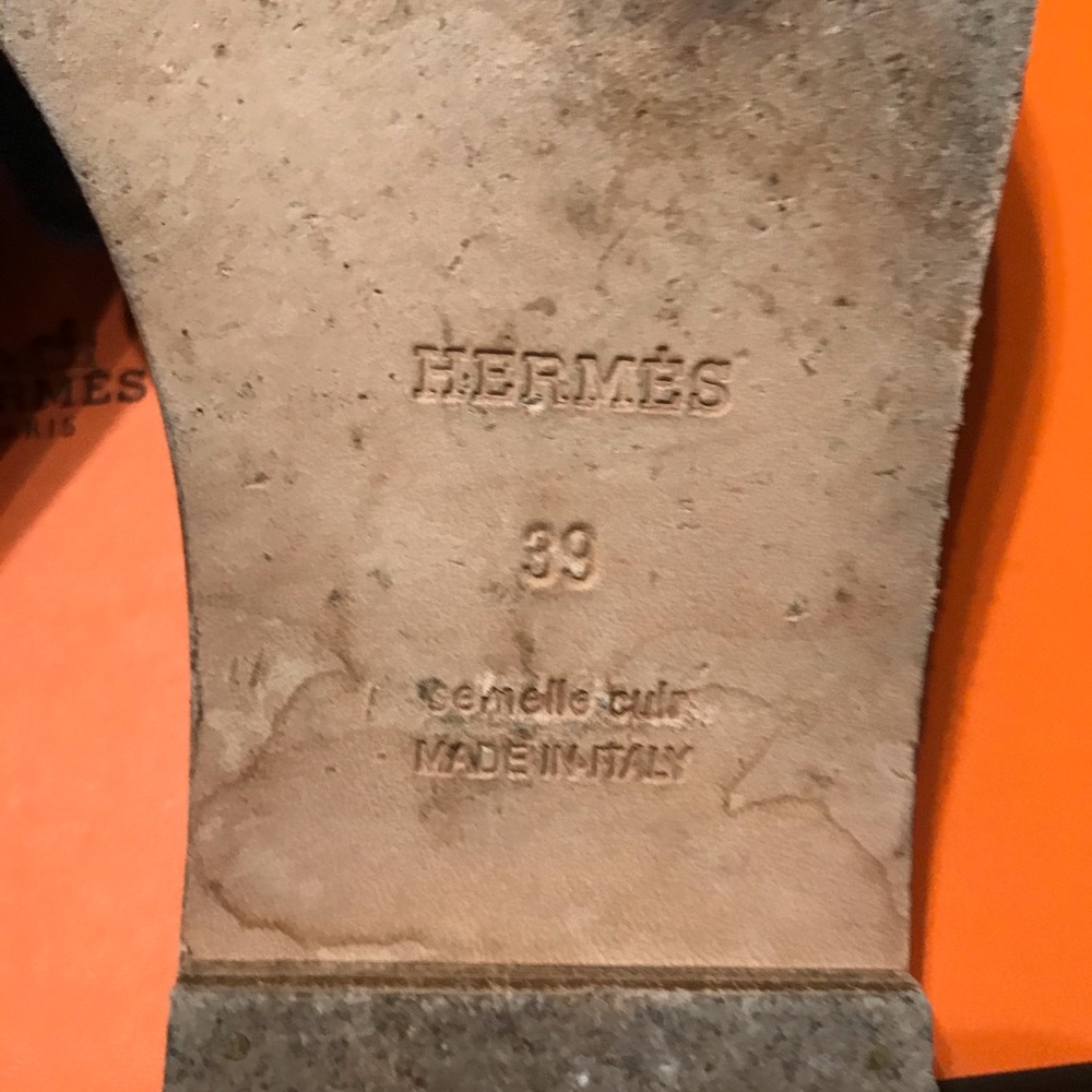 {Hermès} Oran Black Leaves Sandals - Picture 8 of 8